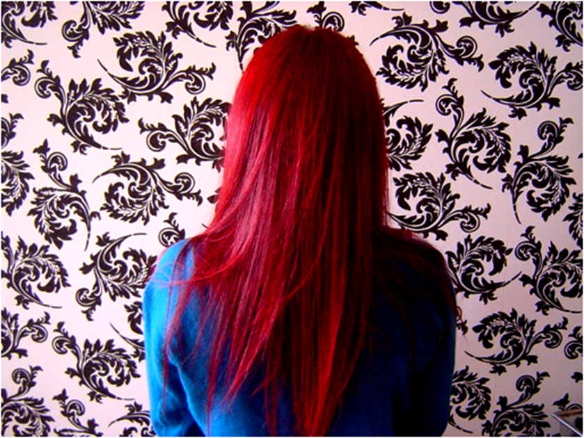 Можно красное. Красная тоника Ruby Red. Красная краска на русые волосы. Красный тоник на темно русые волосы. Цвет волос индийское лето.