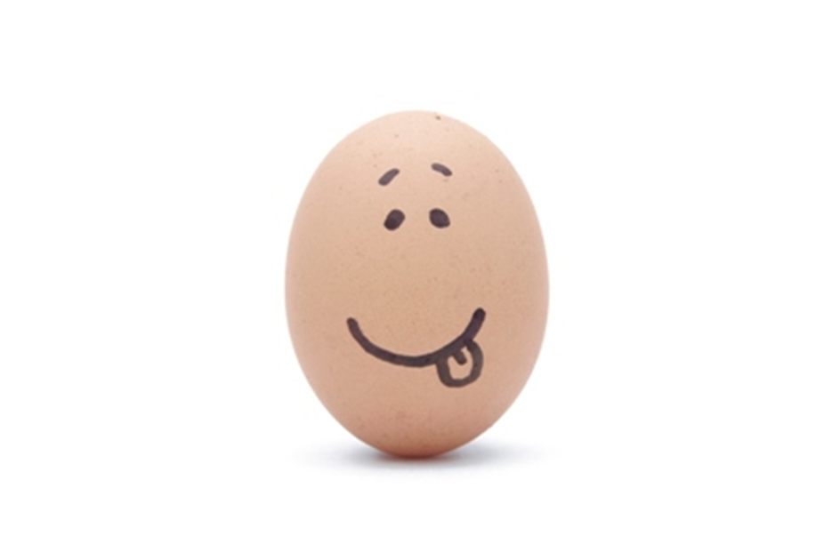 Смайлы на яйцах. Яйцо улыбается. Рожицы на яйцах. Яйцо с улыбкой. Смайлик яйца
