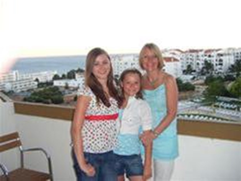 Helensburgh Hikers is fundraising for Aspire